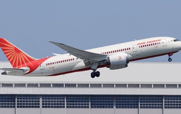 Boeing shares fall 8% after plane crash in India